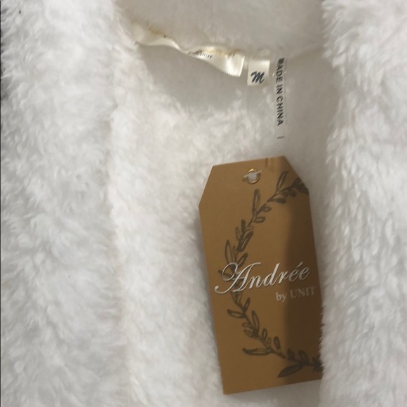 Vest - Picture 2 of 3